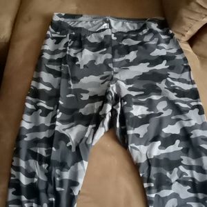 3 for $10 Old Navy Capris Sz xxl